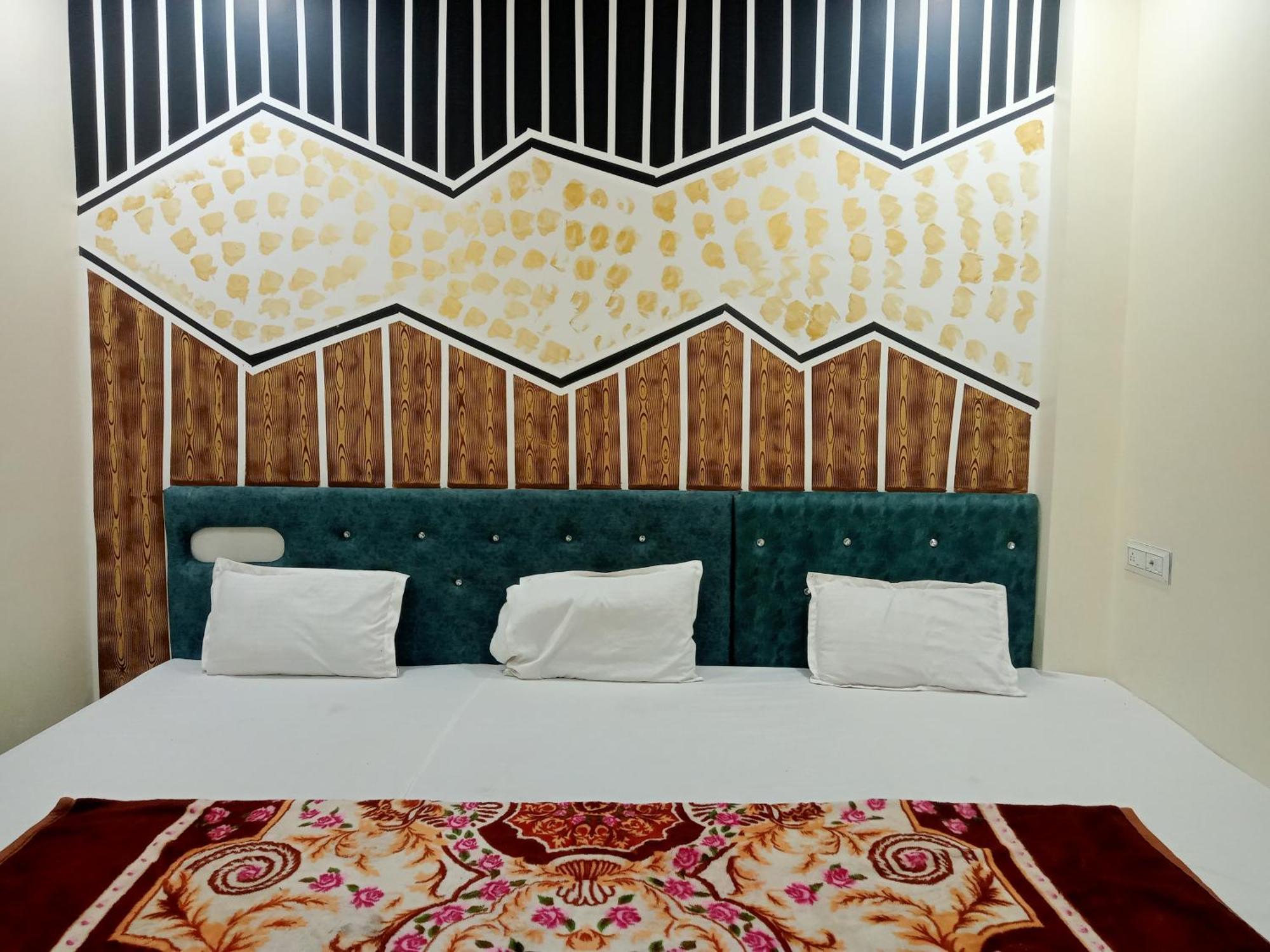 Hardik Palace 우자인 외부 사진