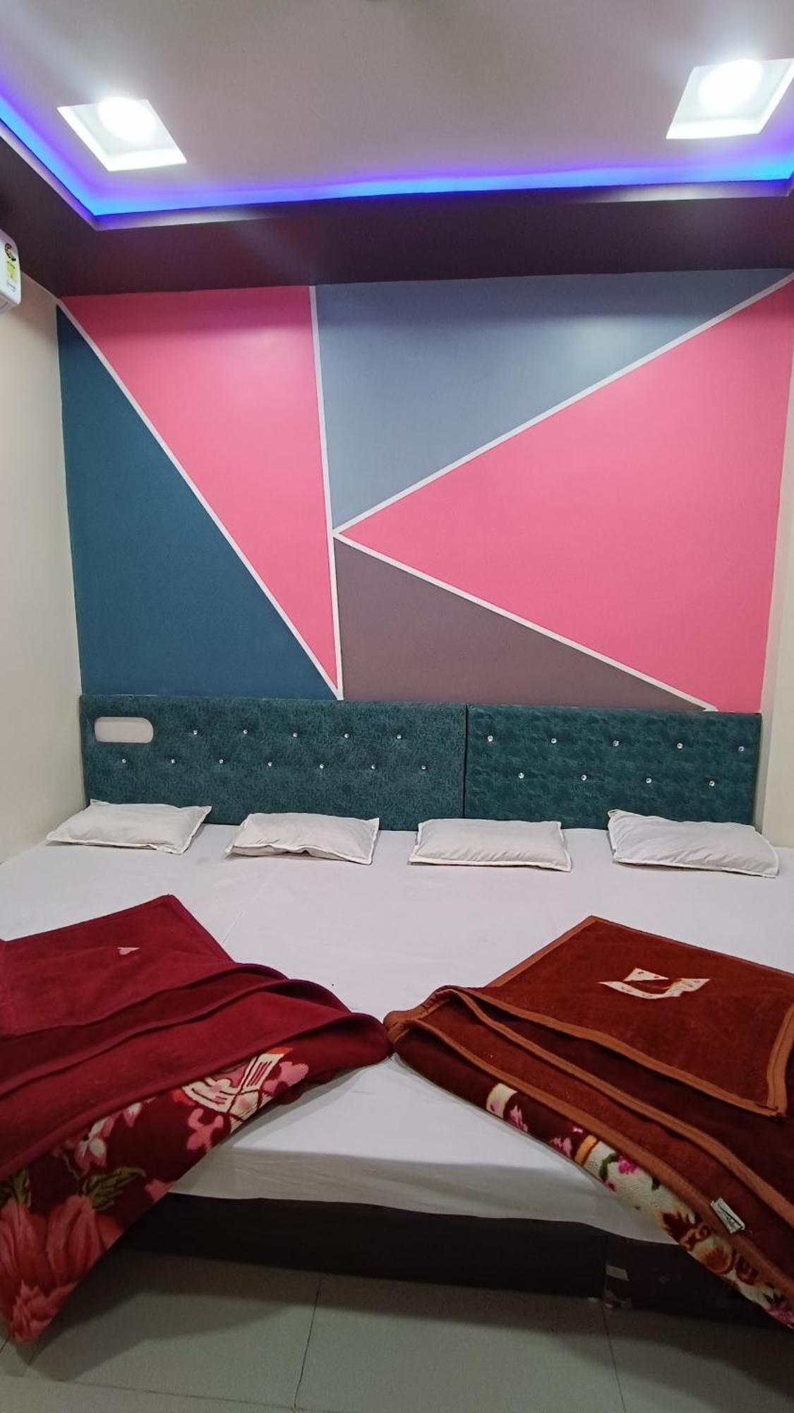 Hardik Palace 우자인 외부 사진