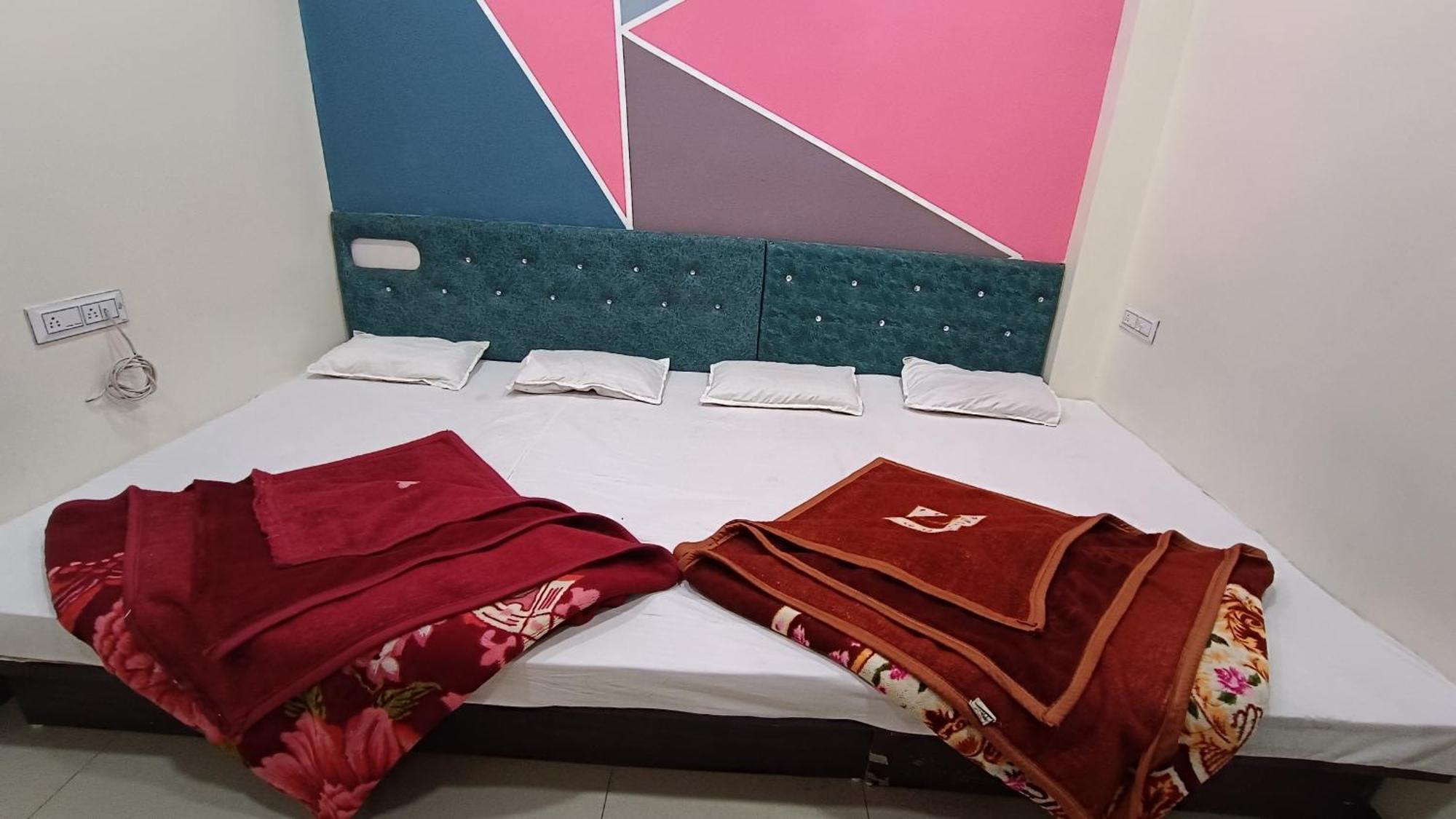 Hardik Palace 우자인 외부 사진