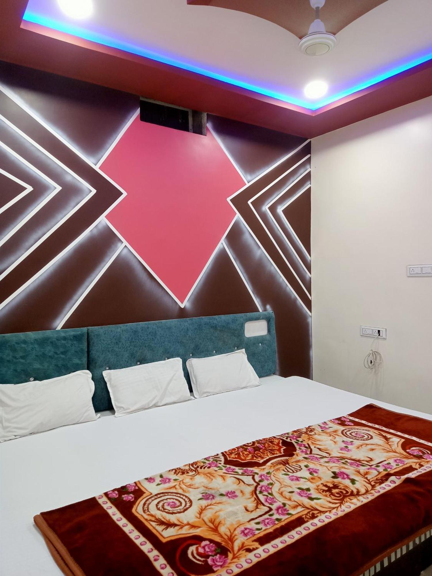 Hardik Palace 우자인 외부 사진